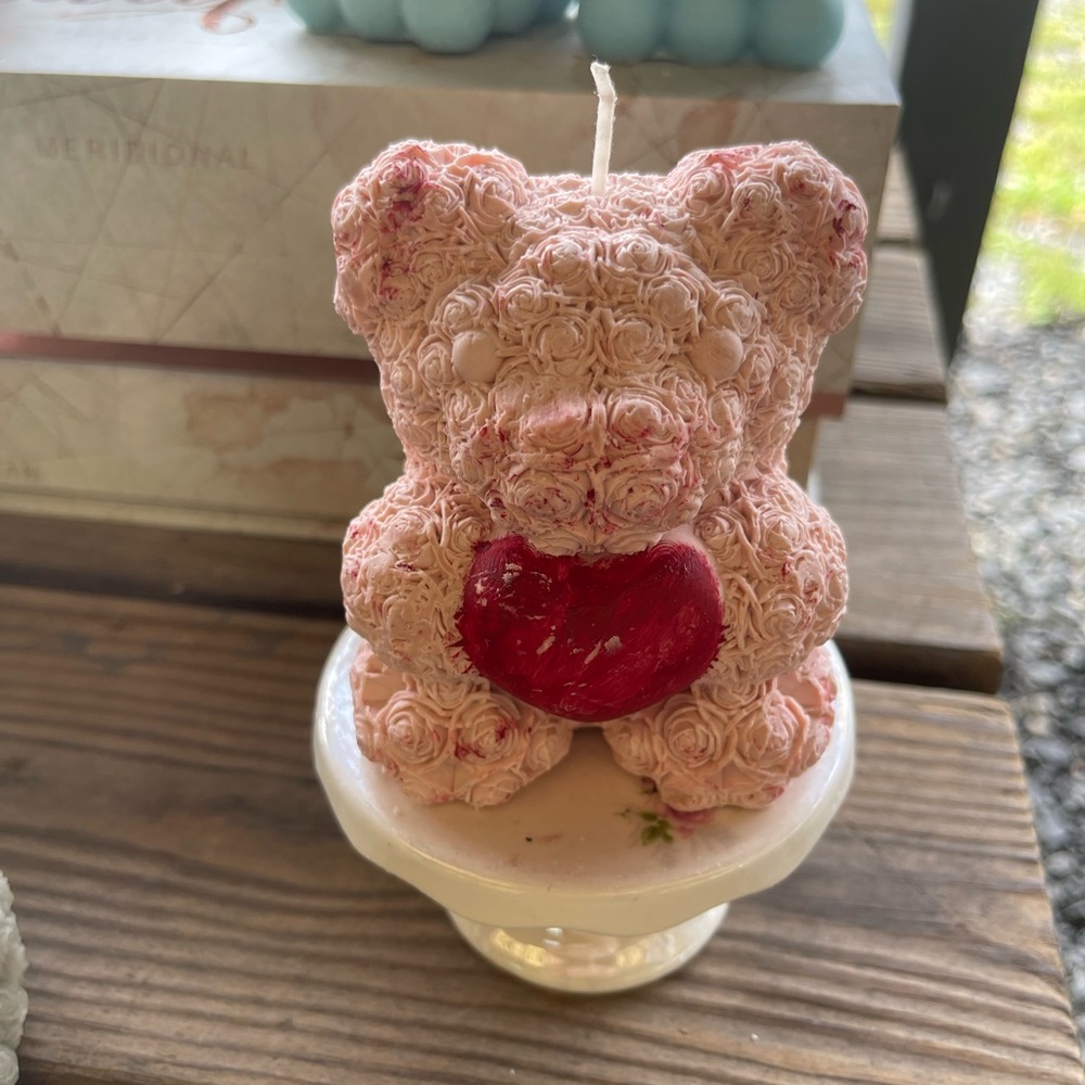 fragrant handmade candles 1 bear shaped candle 3 color options